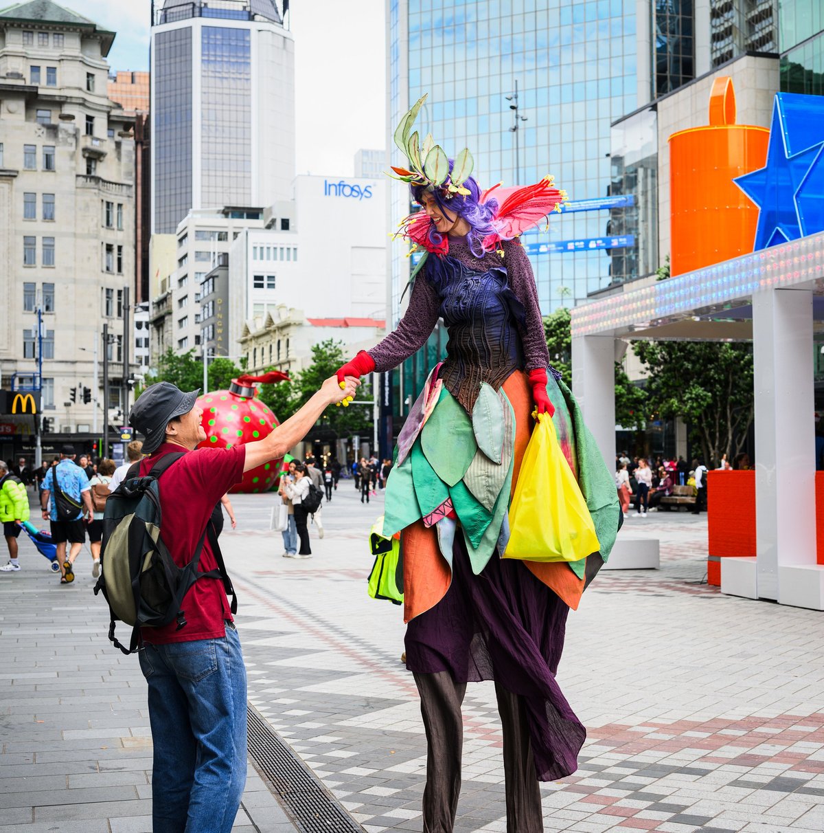 Ξυλοπόδαρος σε χριστουγεννιάτικο φεστιβάλ